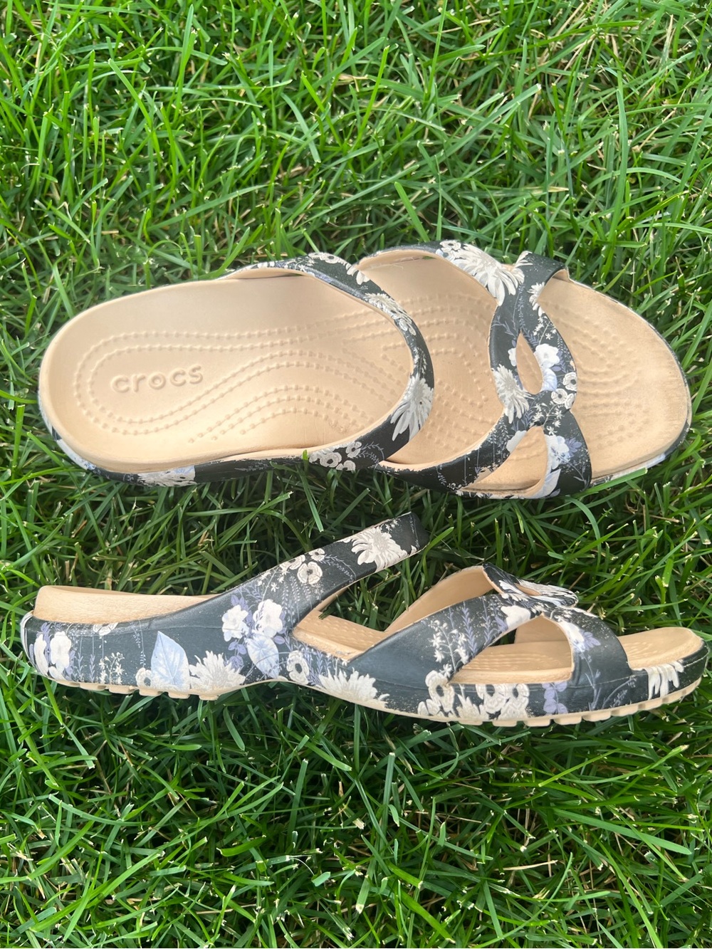 CROCS Sandals Women SZ 7 Black Floral Meleen Twist Slip On ComfortBeach 204703